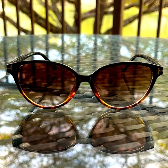 Leopard print sunglasses - Picture 2 of 3